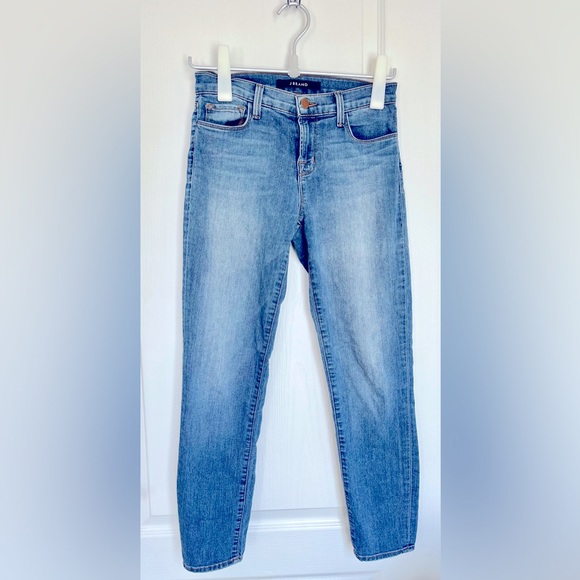 J Brand Jeans Mid-rise Capri Jeans in Dynamic - Picture 2 of 4